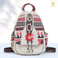 Mochila de algodón con tejido triangular hecha a mano para uso diario
